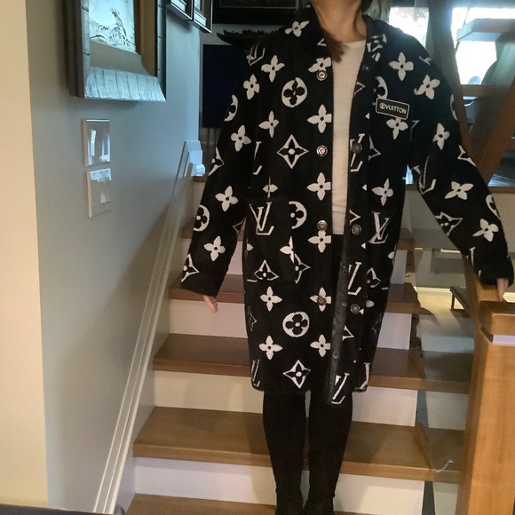 Louis Vuitton Gorgeous Coat New Black White with hood ,big front pockets ❤️❤️❤️ - Picture 1 of 11